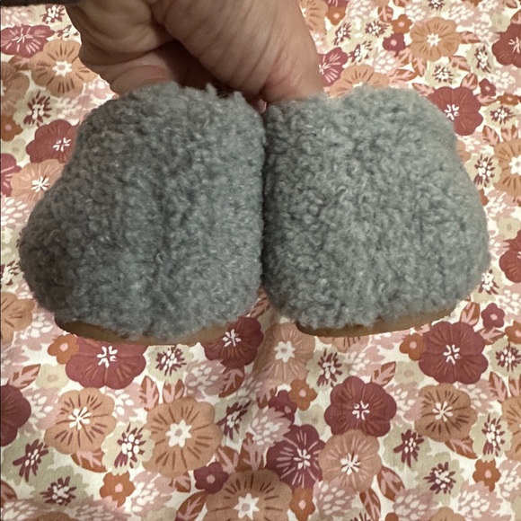 Auden Soft Gray Slippers - Picture 5 of 5